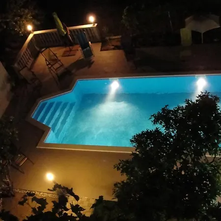 Apartment Roza *