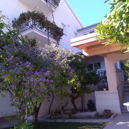 Roza Apartment *